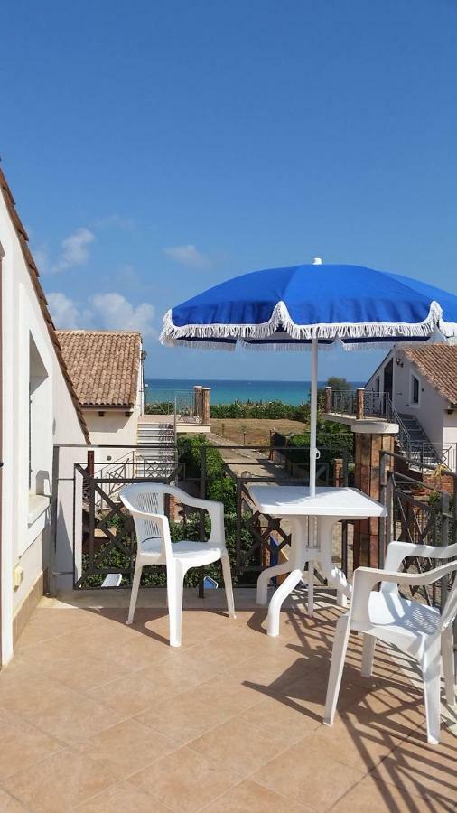 فيلا Mansarda Camelie Via Dei Normanni, 45 كامبوفيليتْشّي دي روتْشّي المظهر الخارجي الصورة
