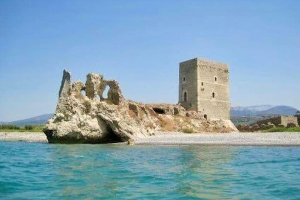 فيلا Mansarda Camelie Via Dei Normanni, 45 كامبوفيليتْشّي دي روتْشّي المظهر الخارجي الصورة